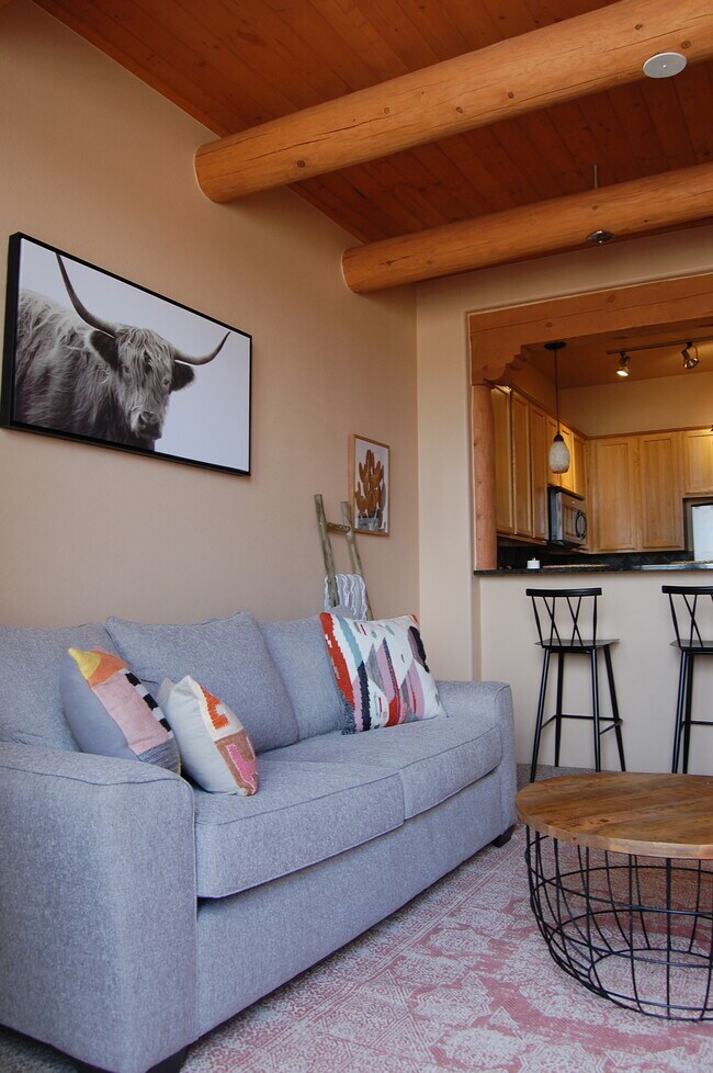 Building Photo - 1405 Vegas Verdes Dr