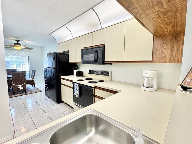 Building Photo - ** ABBEY AT BERKSHIRE VILLAGE ** 2 BED / 2...