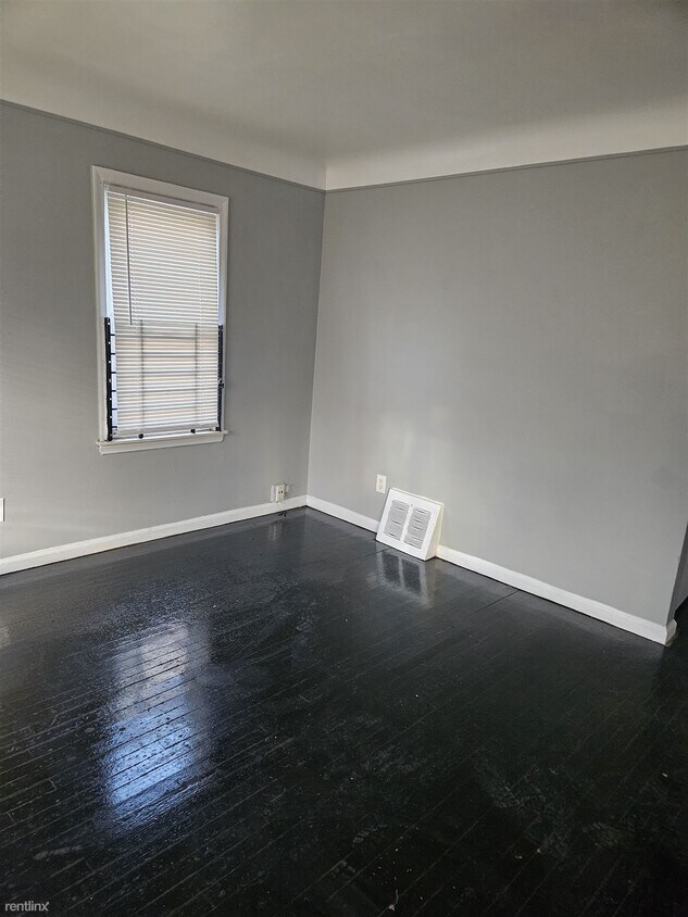 Foto del edificio - 3 br, 1 bath House - 8270 Trinity Street