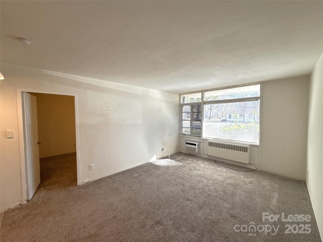 Building Photo - 2126 E 7th St