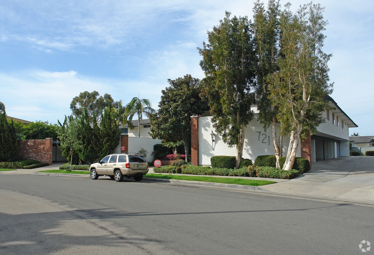Primary Photo - East Bay Villas Apartments