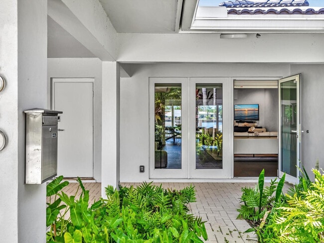 Building Photo - 1640 NE 43rd St