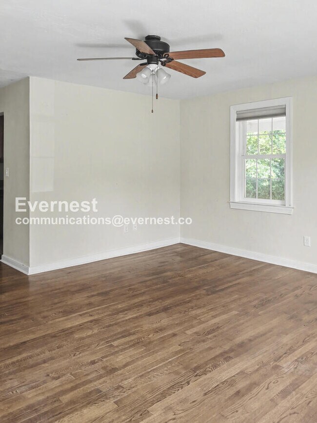 Foto del edificio - 907 Coleman Dr