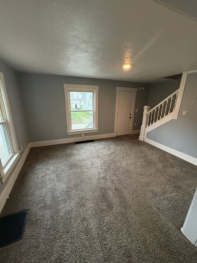 Building Photo - Newly renovated 2-bedroom, 1-bath home with modern updates and a low-maintenance yard.