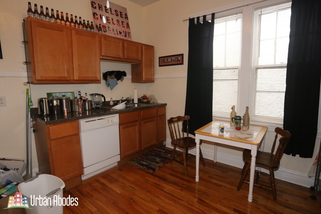 Primary Photo - 1075 N Hermitage Ave