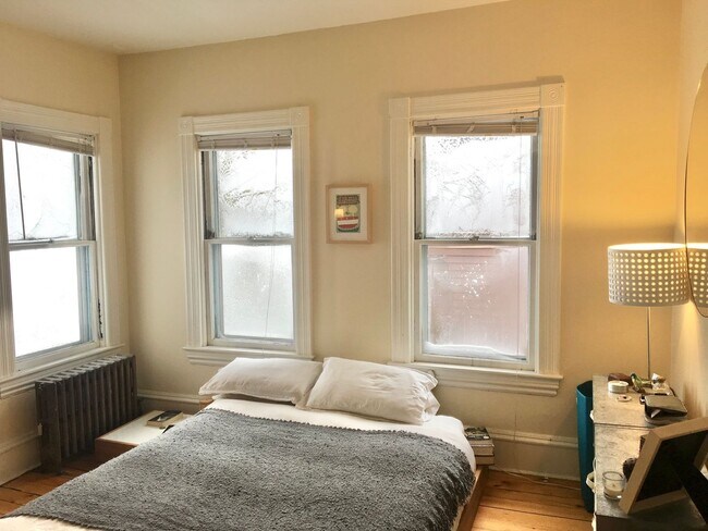Foto del edificio - 110-112 Loomis Street