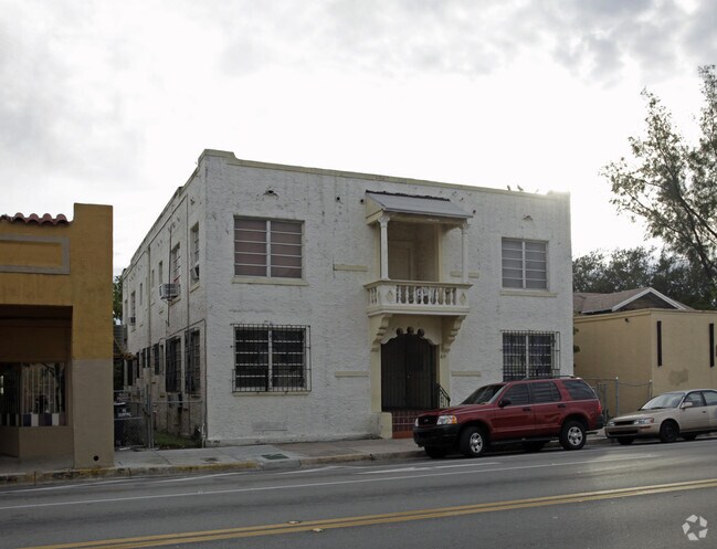 Building Photo - 615 SW 12th Ave