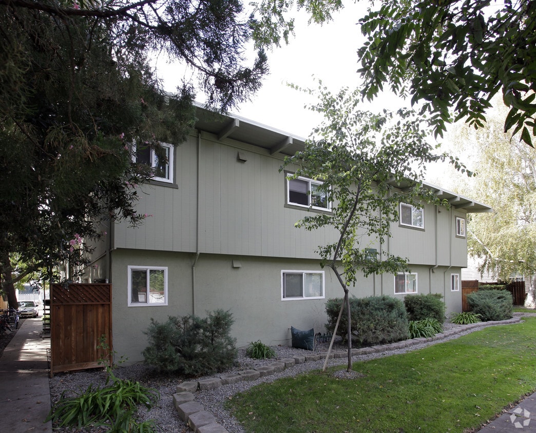 Building Photo - 419 I St