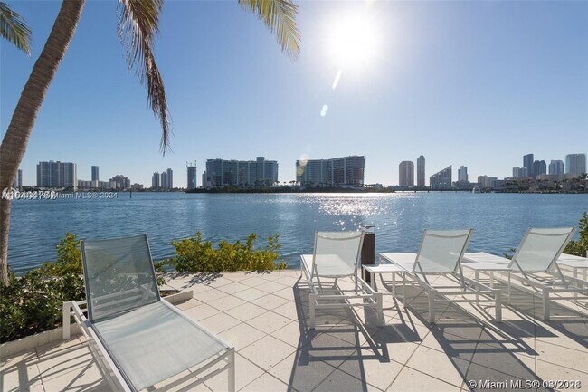 Foto del edificio - 3245 NE 184th St