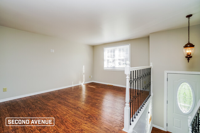 Building Photo - 617 Tartan Dr