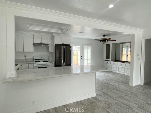 Building Photo - 4422 W Oakfield Ave