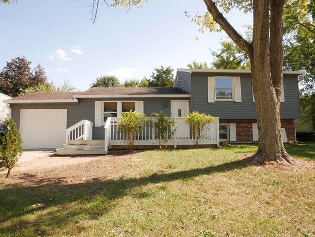 Building Photo - 8945 Mariposa Dr
