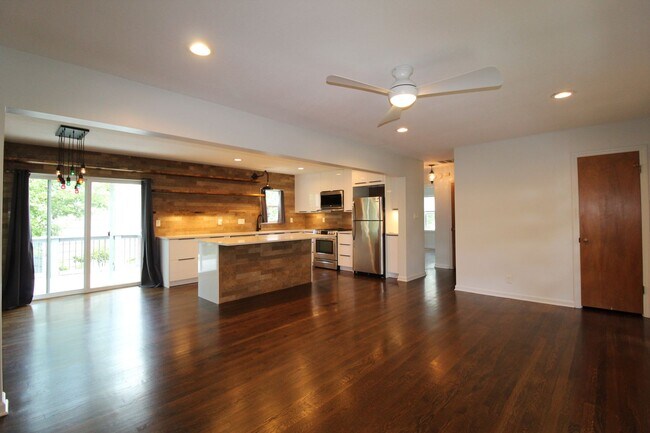 Building Photo - Upgraded 2 Bedroom 1 Bath House In Mission Kansas
