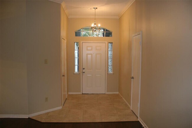Building Photo - 211 Scarlet Maple Dr