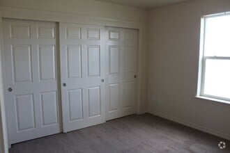 Building Photo - 304 N Willow St