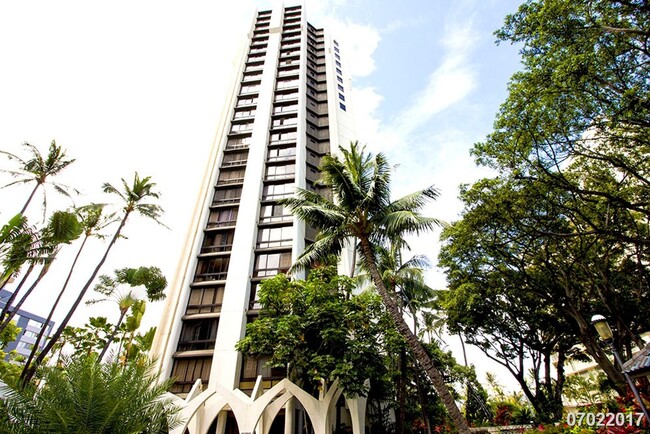 Building Photo - FURNISHED 1BR 1BA condo w/CENTRAL AC & 1 P...