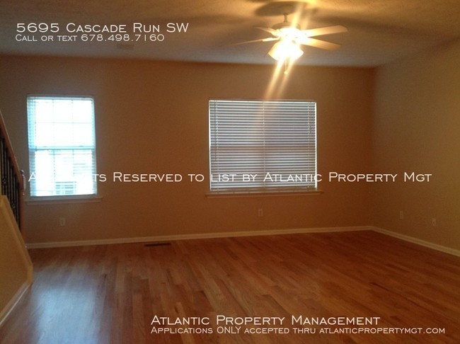 Building Photo - Townhome near six flags