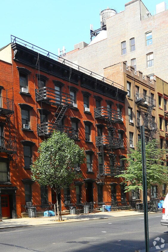 Foto principal - 224 W 17th St