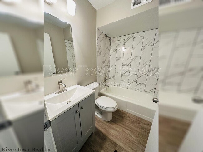 Foto del edificio - 1074 E Walthal Cir