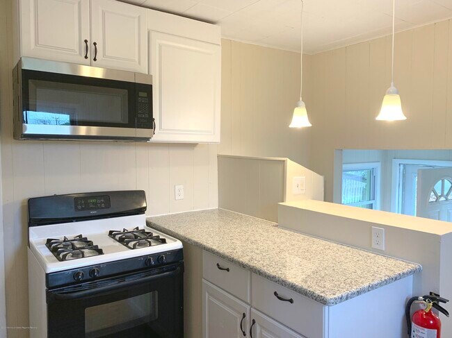 Building Photo - 301 NJ-35