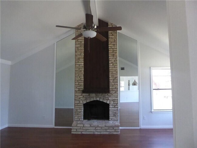 Foto del edificio - Available October: Well maintained Gracywo...