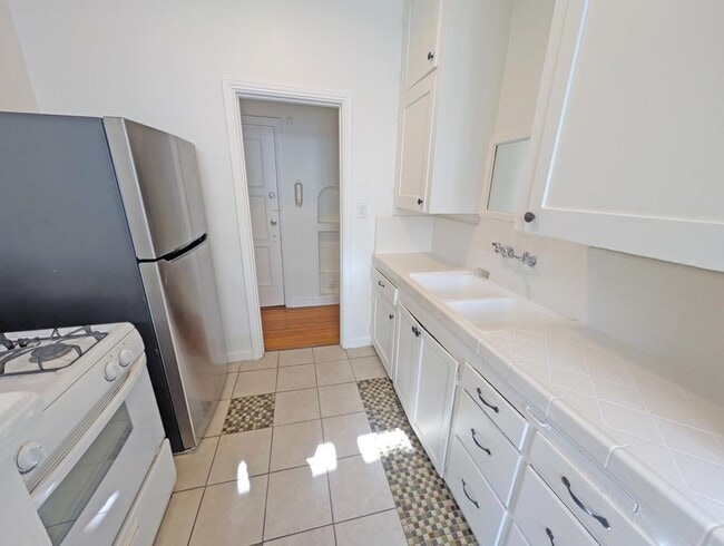 Building Photo - 626 Cochran Ave