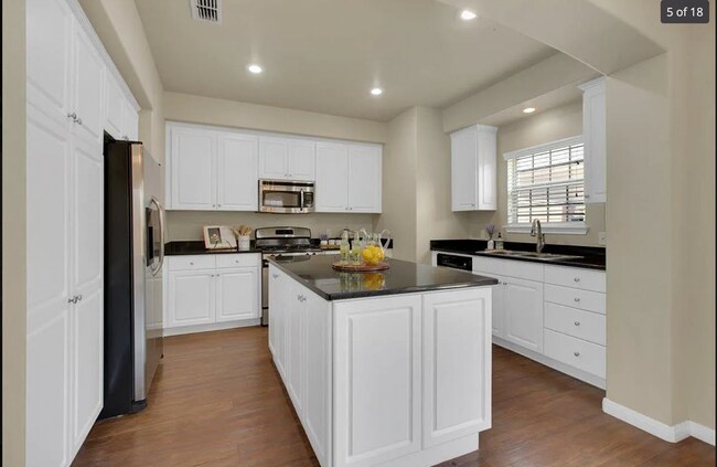Foto del edificio - 4424 105th St