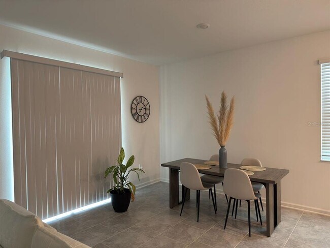 Foto del edificio - 3194 Laurent Lp