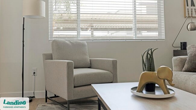 Foto del edificio - 255 N Camino Mercado