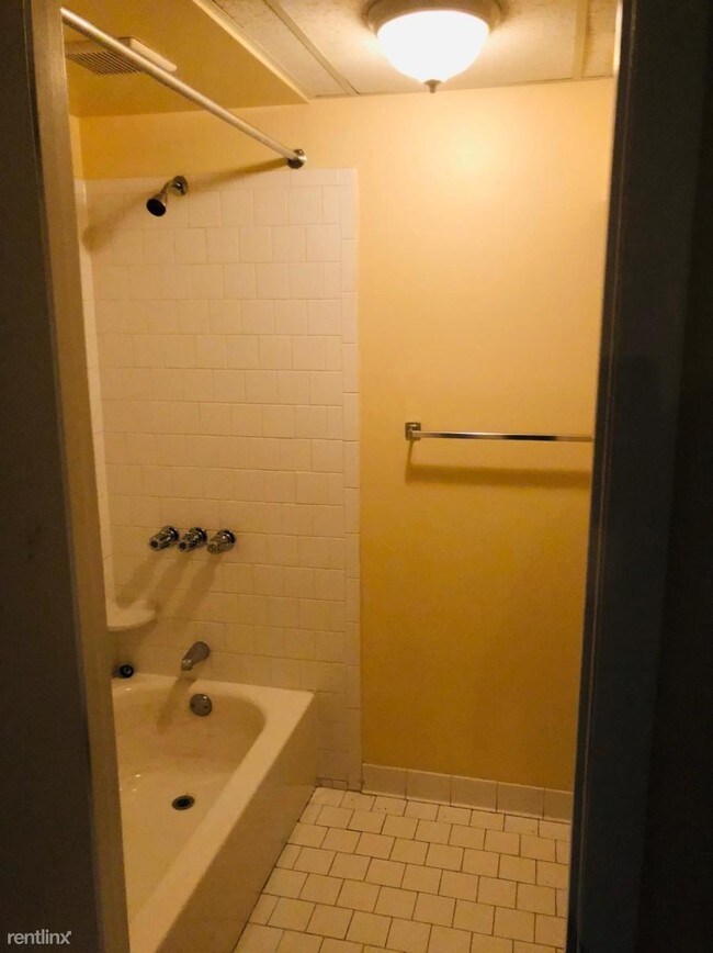 Foto del edificio - 4615 Wallington Ave