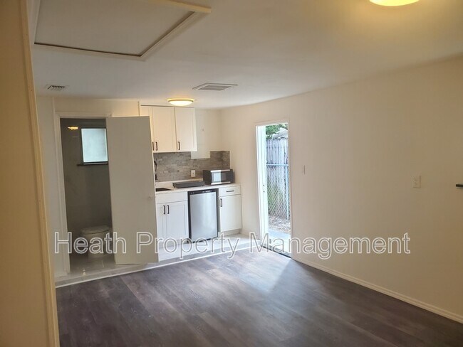 Building Photo - 3330 Rosefield Dr