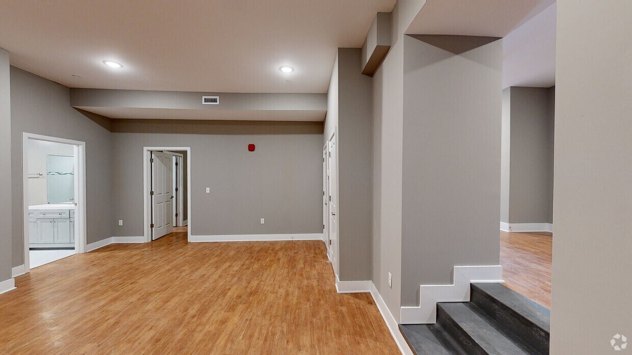 Photo - 300 W Fayette St (Baltimore, MD) Apartments