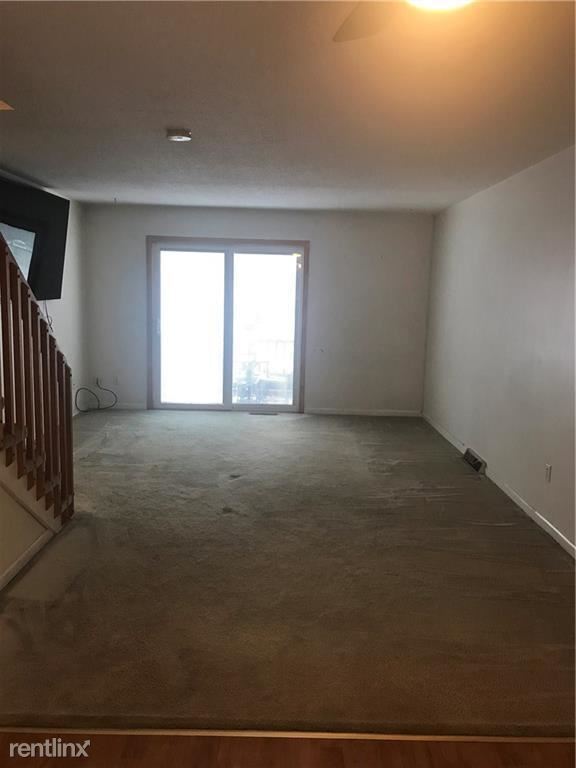 Foto del edificio - 2 br, 1.5 bath Townhome - 1 Zambarano Avenue