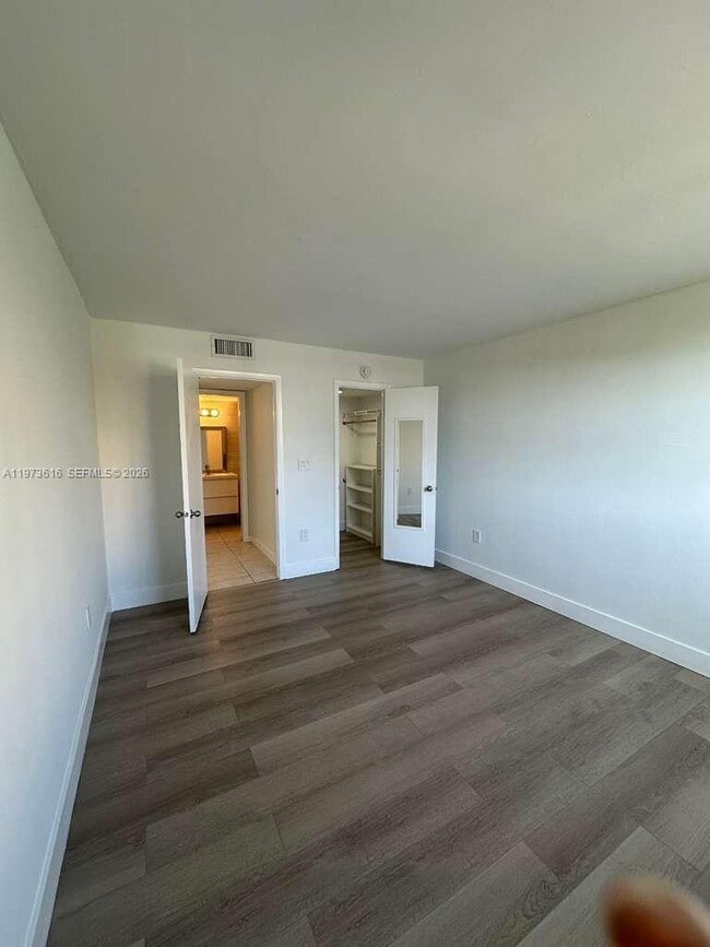 Building Photo - 210 Seaview Dr