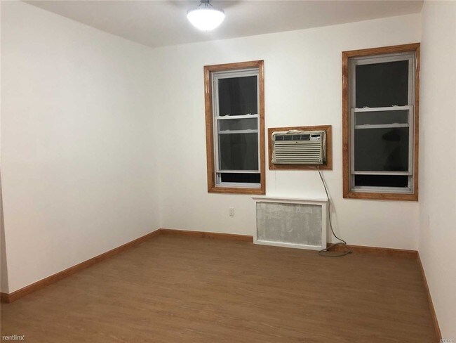 Building Photo - 3 br, 1 bath - 56th Ave