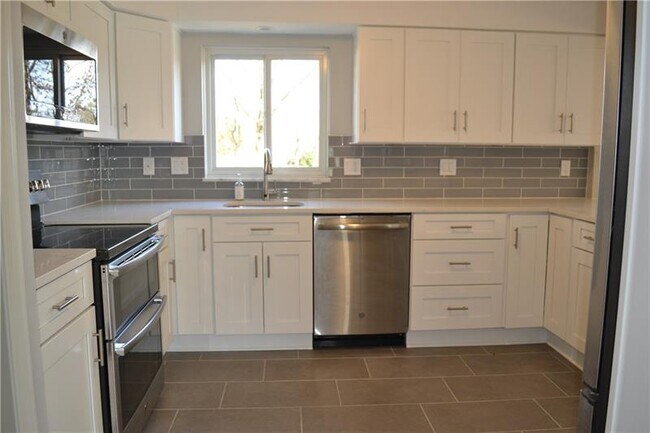 Foto del edificio - 3339 Woodland Dr