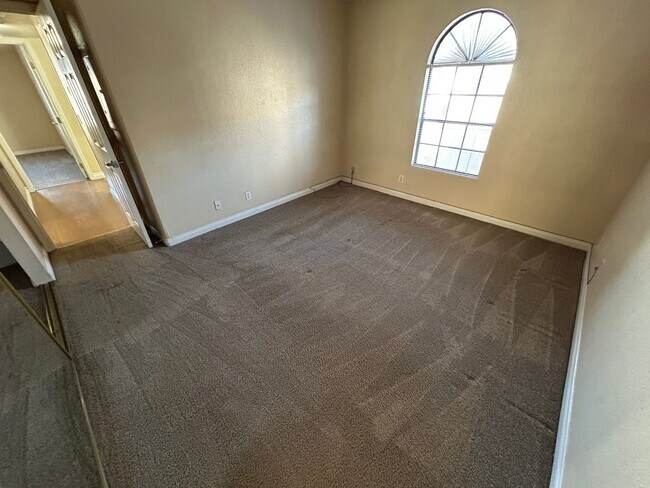 Foto del edificio - ***SPRING SPECIAL DEAL!! $600 OFF FIRST MONTHS RENT IF MOVED IN 2 WEEKS!!***  CHARMING EAST LAS V...