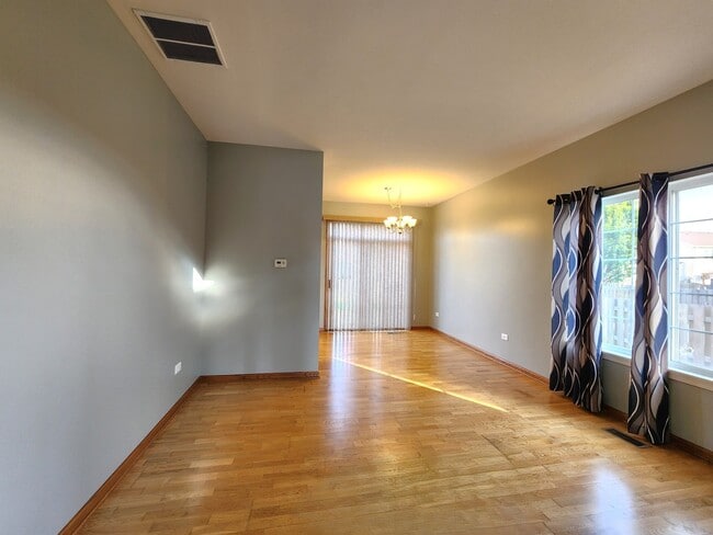 Foto del edificio - 2552 Cesario Dr