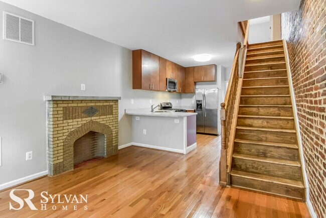 Building Photo - This beautiful 3 BR 2 BA home is perfect f...