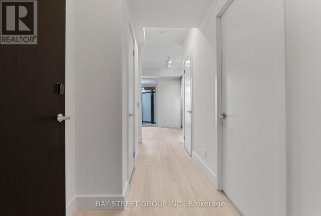 Photo du bâtiment - 6-506 Greenbriar Rd