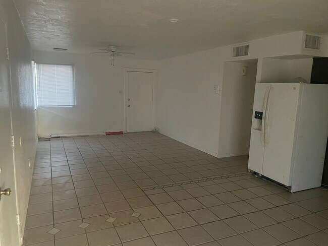 Foto del edificio - Three Bed Two Bath Fenced Yard