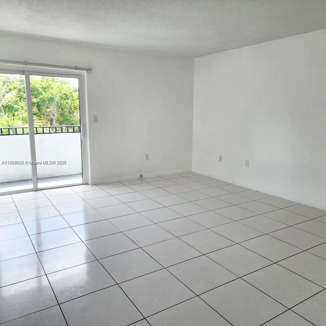 Building Photo - 1800 SW 25th St