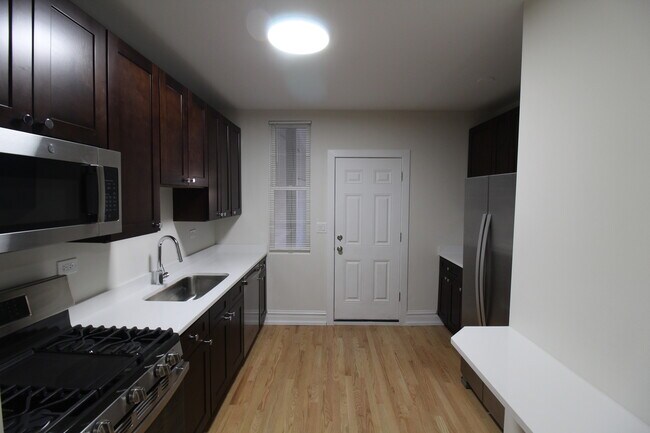 Foto del edificio - 6307 N Mozart St