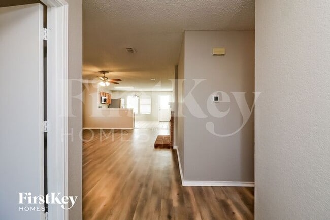 Foto del edificio - 8701 Stonebriar Ln