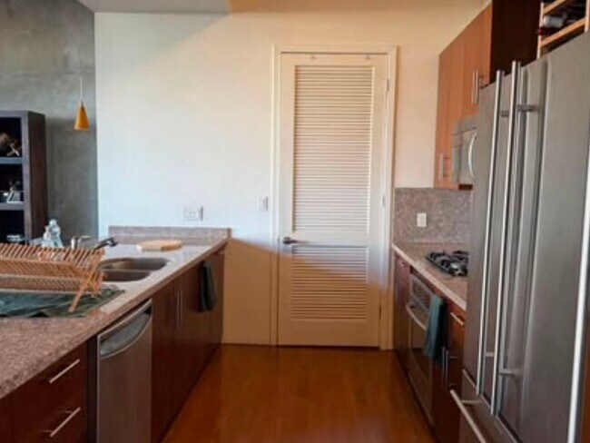 Building Photo - 527 Tenth Avenue, 409