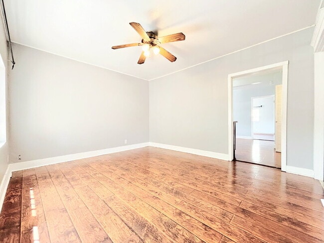 Building Photo - 2511 Ganahl St