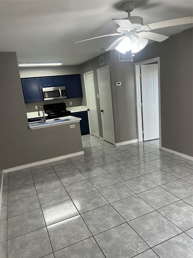 Building Photo - 3900 Woodchase Dr