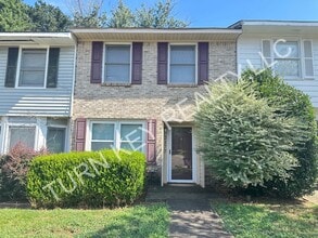 Building Photo - 2177 Cheshire Dr