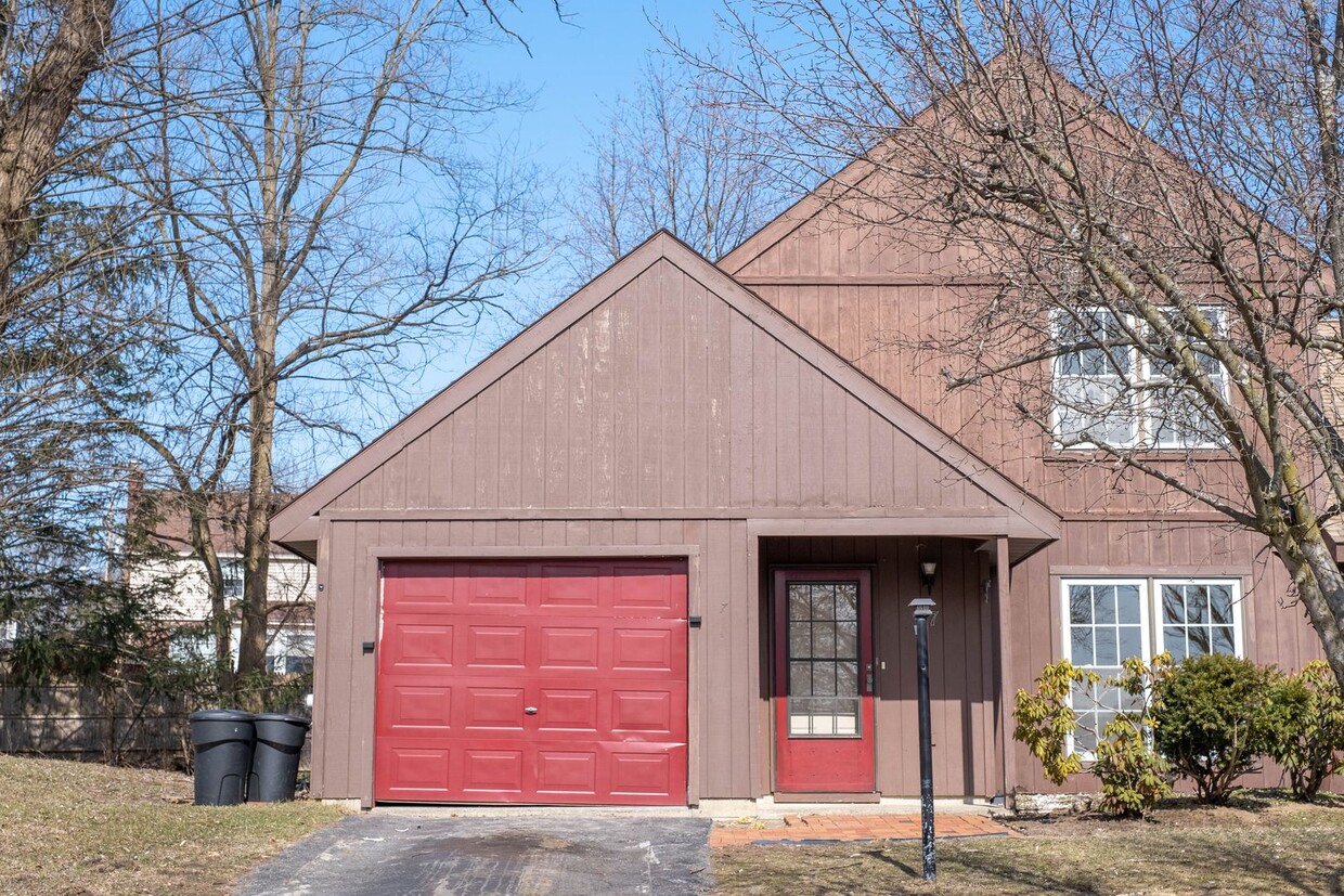 Primary Photo - Colonie Townhouse