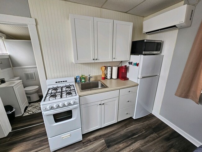 Building Photo - 2317 Broad St